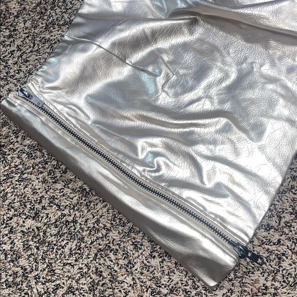 Future Collective Y2K 90’s Metallic Champagne Double Zip Mini Skirt Sz XS | NWT - Picture 3 of 5